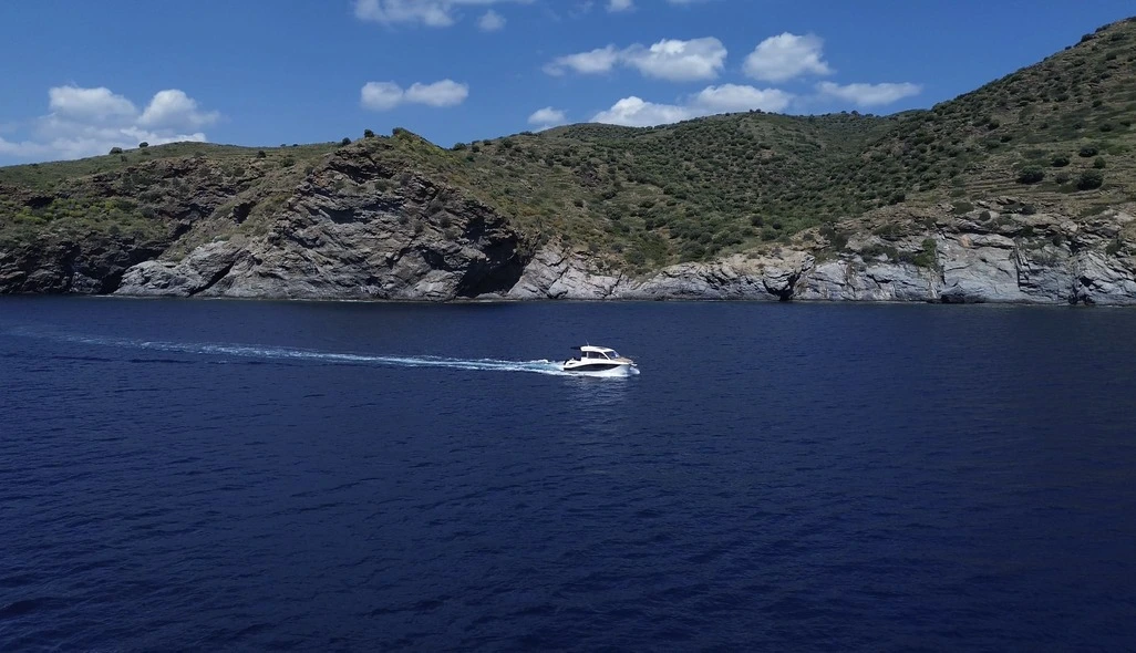 Vaixell privat a la costa brava
